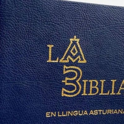 Couverture de la Bible en langue asturienne. / Société biblique espagnole.