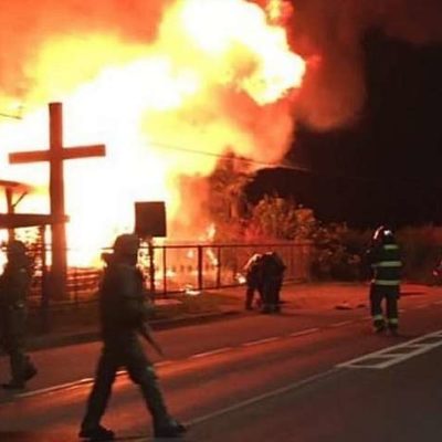 L'une des églises incendiées de la région d'Araucanía, Chili.