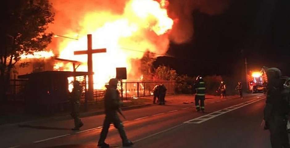 L'une des églises incendiées de la région d'Araucanía, Chili.